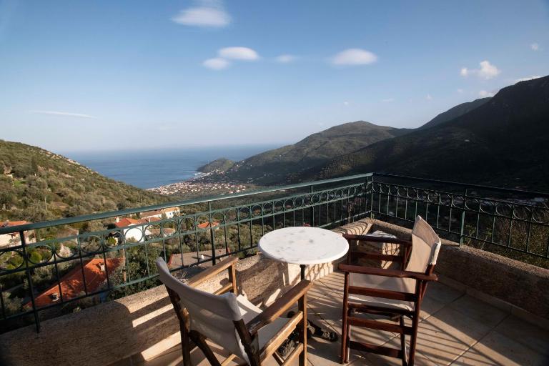 Stone house with panoramic view - Bed and Breakfast Tyrós