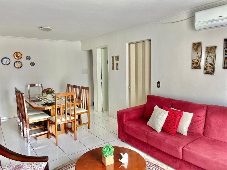 Apto espaçoso uma quadra do mar com garagem - B&B Balneário Camboriú