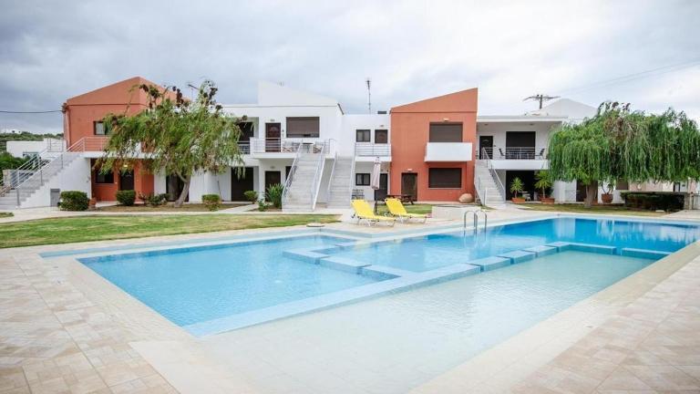 Mati- Cozy apartment- Close to the beach of Almyrida with a shared Pool - B&B La Canea