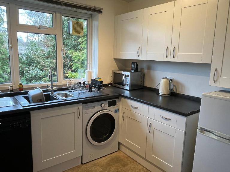 A Home from Home -2 Bed Flat & Free Driveway Parking - B&B Ascot