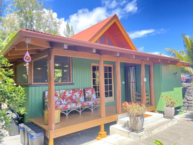 PELE'S SHALA - Sweet Seaview Sanctuary near Ocean, Beach, and Kalani! - B&B Pahoa