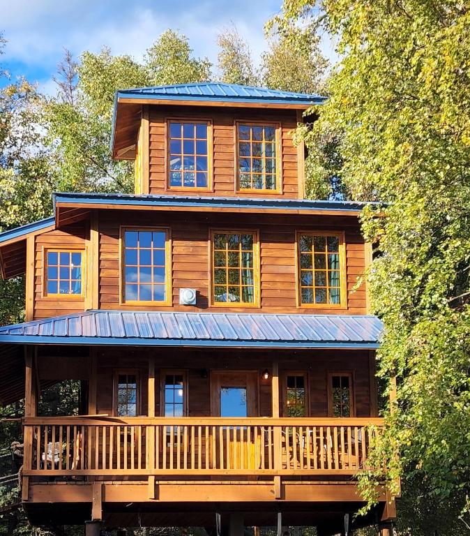 The Eagle's Nest Treehouse Cabin - Ferienwohnung Palmer