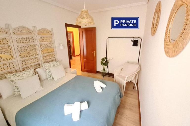 La casita verde. Metro cerca del Casco Viejo - B&B Bilbao