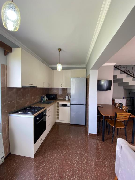 Дом на пляже Black sea House - Bed and Breakfast Koboeleti