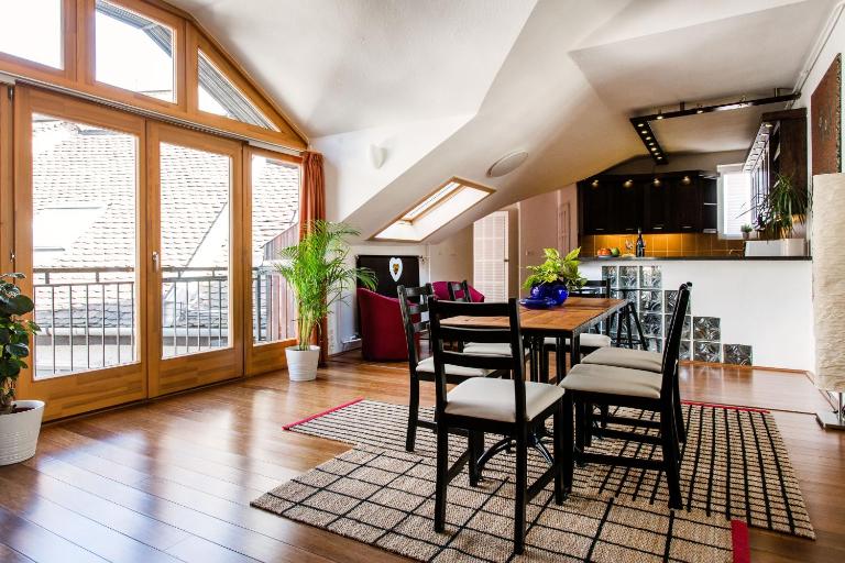 Cecile's Central, Gastro str, WIFI, 2 bed and 2 bathrooms - B&B Budapest