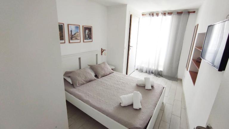 Lemon Tree House Coimbra - Courtyard garden with city views - B&B Coimbra