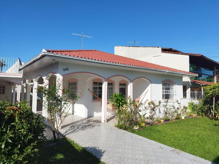 Casa tranquila com Churrasqueira - Barra da Lagoa - B&B Florianópolis