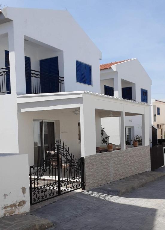 Efterpis12 St. House - B&B Paralímni