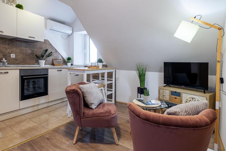 Stone apartment in Center - B&B Kutleše