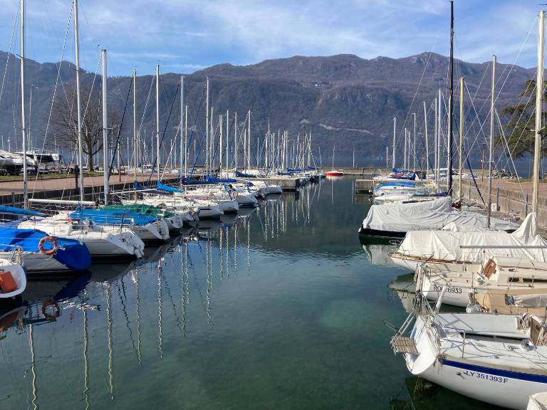 Charmant T2 au bord du lac - B&B Aix-les-Bains