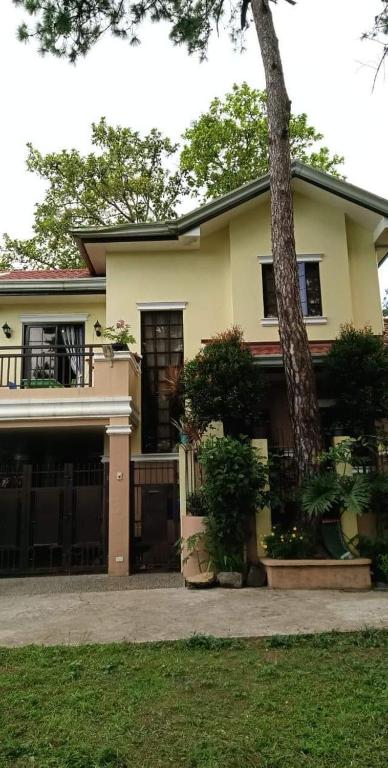 Charming Getaway @ The City of Pines - Bed and Breakfast Baguio City