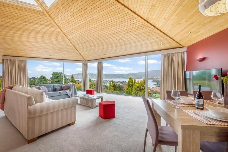 BELLA VISTA Large Family Home Views Forever - B&B Bellerive