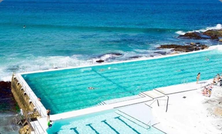 Chic Bondi Tiny Home: 200 mtrs to Surf, Wifi & AC - B&B Sydney