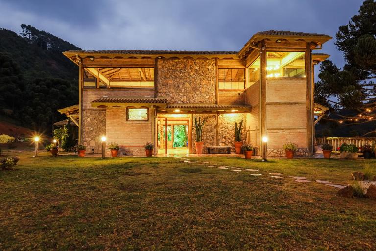 Casa Mundo Verde - Mansão na Serra da Mantiqueira - B&B Camanducaia