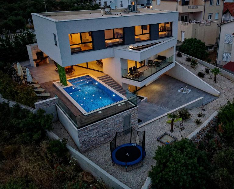 Villalux2022 mit Pool beheizt - B&B Traù