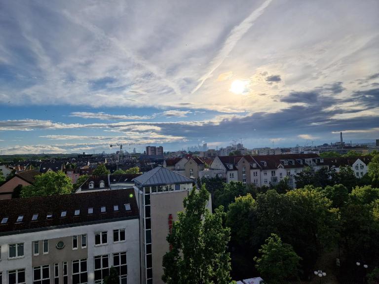 Zentral gelegenes Zwei-Zimmer Apartment mit Skylineblick - B&B Offenbach