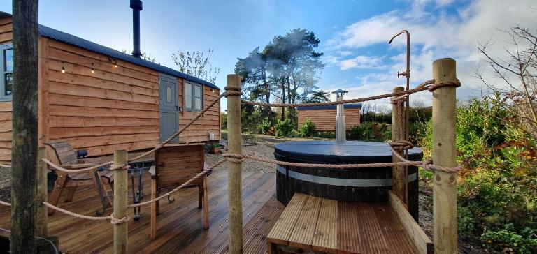Forton House Shepherd's Huts - B&B Chard