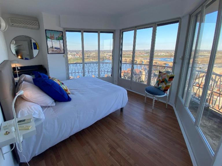 Appartement panoramique au centre de Moulins avec terrasse, 2 chambres, et équipements modernes - FR-1-489-412 - B&B Moulins