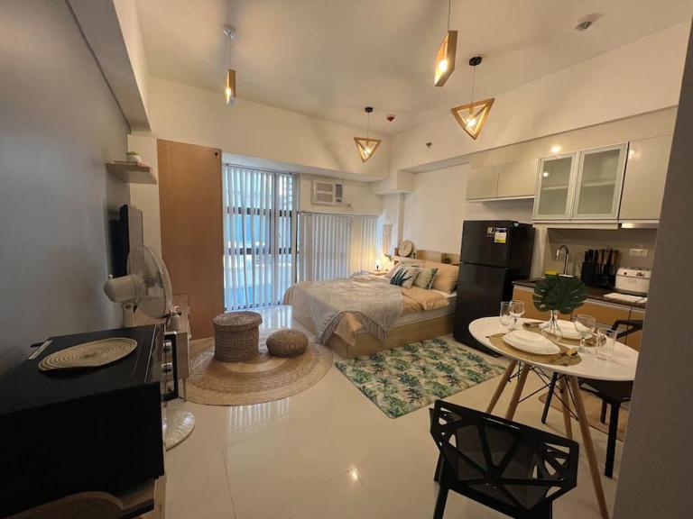 Cozy Studio Viceroy Residences McKinley Hill Bgc - Bed and Breakfast Manilla