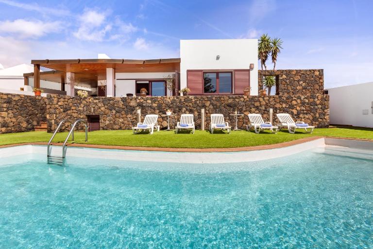 Home2Book Luxury Villa Playa Honda, Private Pool - B&B Playa Honda