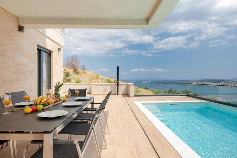Villa Astera -heated pool, 4 bedrooms, and sea views - Bed and Breakfast Seget Vranjica