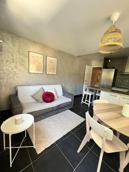 Charmant 2 pièces proche Monaco - Parking privé - Bed and Breakfast Menton