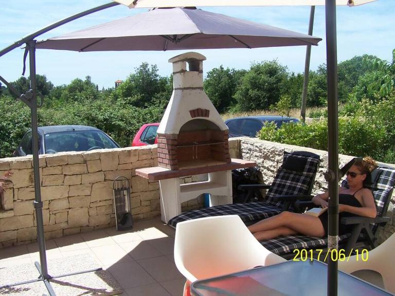 Vita Garden Apartment 85 m2 Private Entrance & 100 m2 Terrace - Ferienwohnung Pula