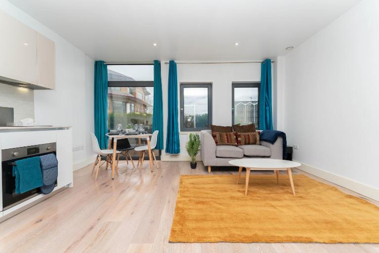 One bed flat with additional double mattress suitable for 4 - B&B Hayes