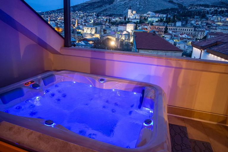 Exclusive Penthouse Old town with sauna and jacuzzi - B&B Mostar