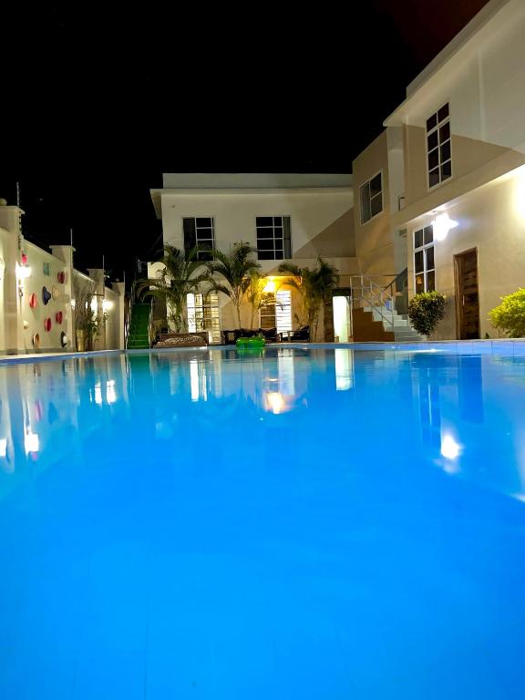 VICK Boutique Hotel with New power backup - Ferienwohnung Banda Kuu