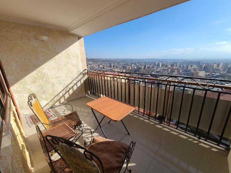 Flat with balcony on Cascade - B&B Ereván