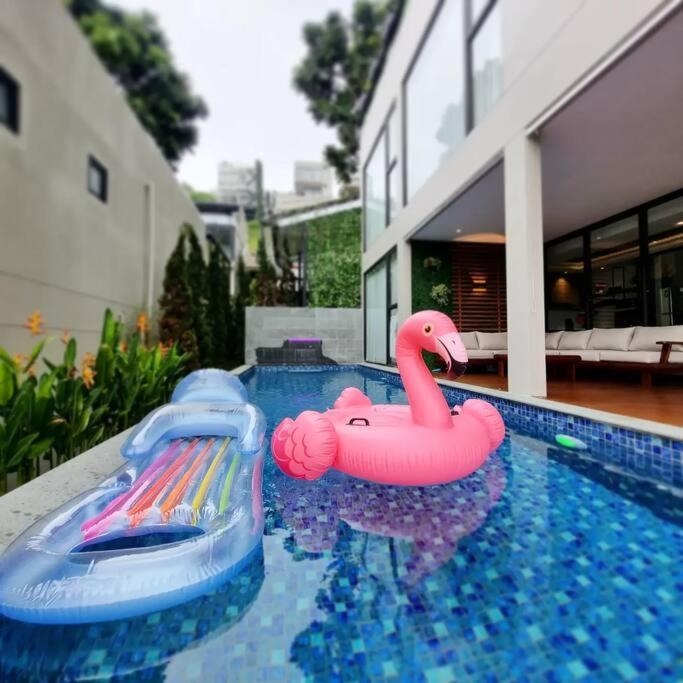 Villa Daun at Dago Village - B&B Bandung