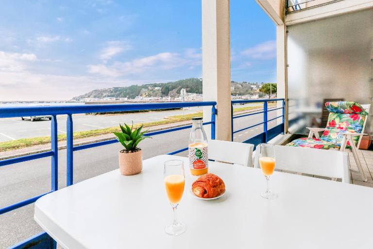 Face mer à 85m plage - appart 2 adultes 2 enfants - B&B Erquy