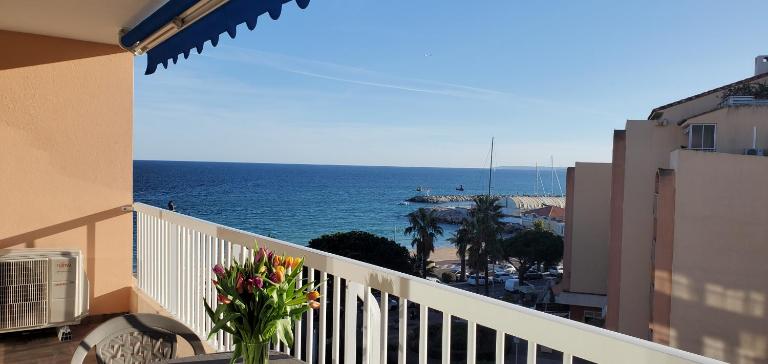 Frejus Plage Le Mediterranee, Magnifique T2, 38m2, - Chambres d'hôtes Fréjus