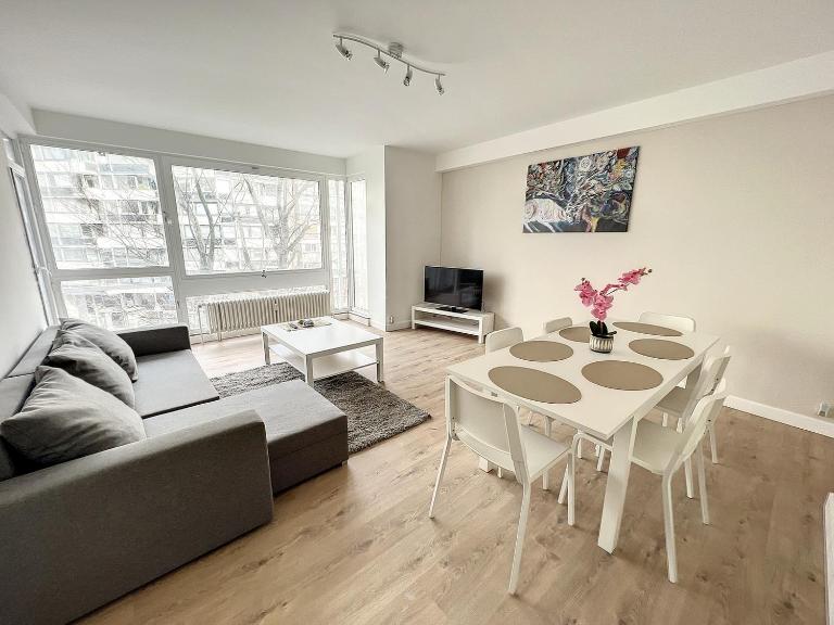 tirou 3 centre - gare - aéroport - Ferienwohnung Charleroi