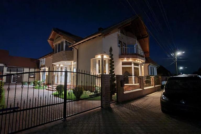 MeLux Airport House - B&B Nicolești