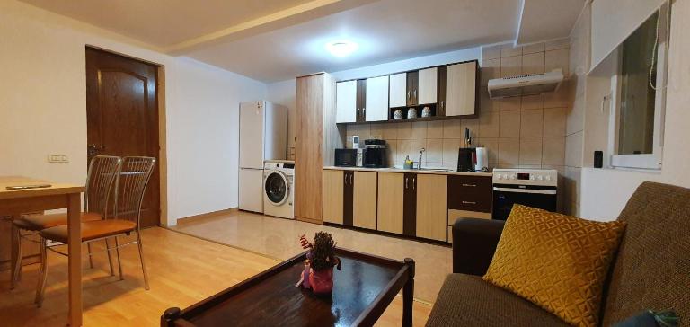Moonlight-House Dark Side Apartment - Ferienwohnung Sinaia