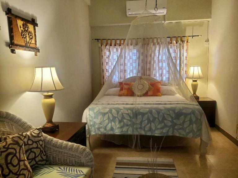 Sunbreeze Ocho Rios - A spacious, homely apartment - B&B Ocho Rios
