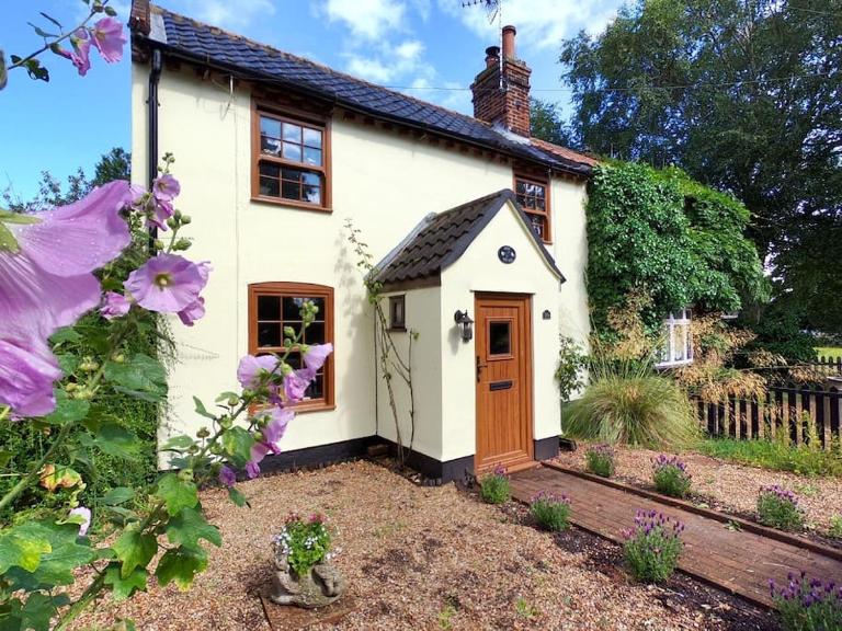 Rose Cottage, 2 Bedroom Cottage with character, near Southwold - Bed and Breakfast Wrentham