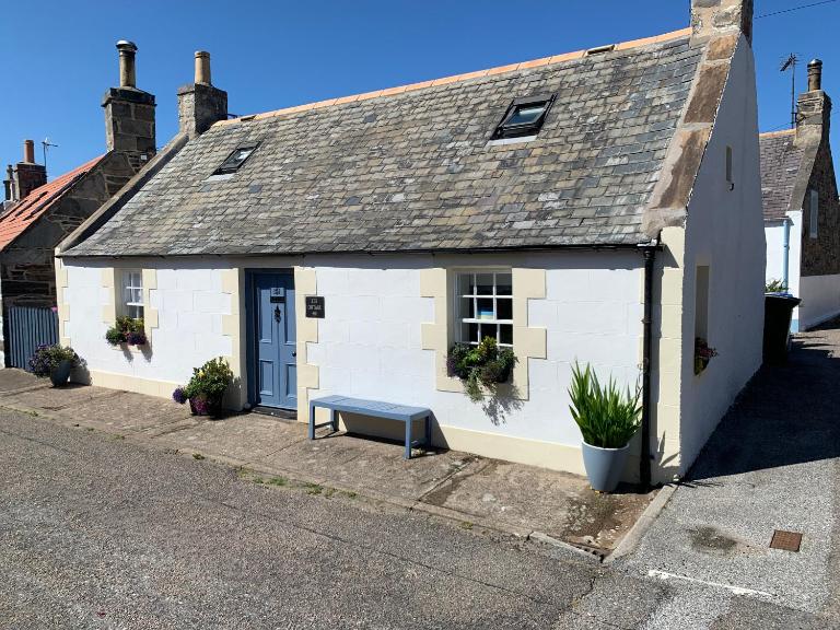 Zen Cottage Cullen - Sleeps 4 Garden & Pets Ok - B&B Buckie