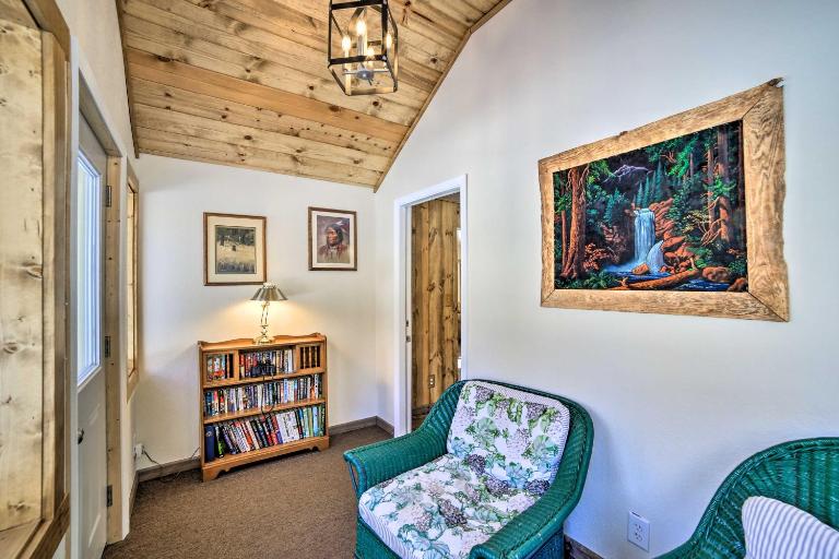 Sunroom, Deck & Grills: Marquette Cottage! - B&B Marquette