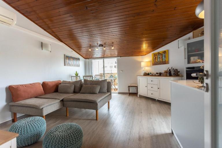THE ATTIC - Caparica Beach and Surf Apartment - B&B Costa de Caparica