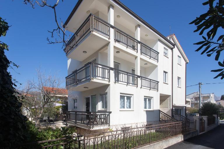 Apartments Villa JaPeRi - B&B Kutleše