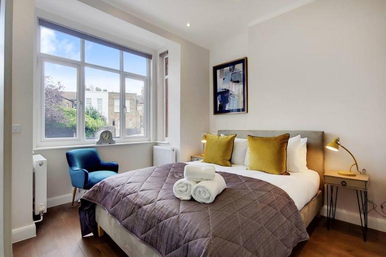 DG1 - Family-Friendly 2-Bed with Garden in Acton - by Short Stories London - Bed and Breakfast Londen