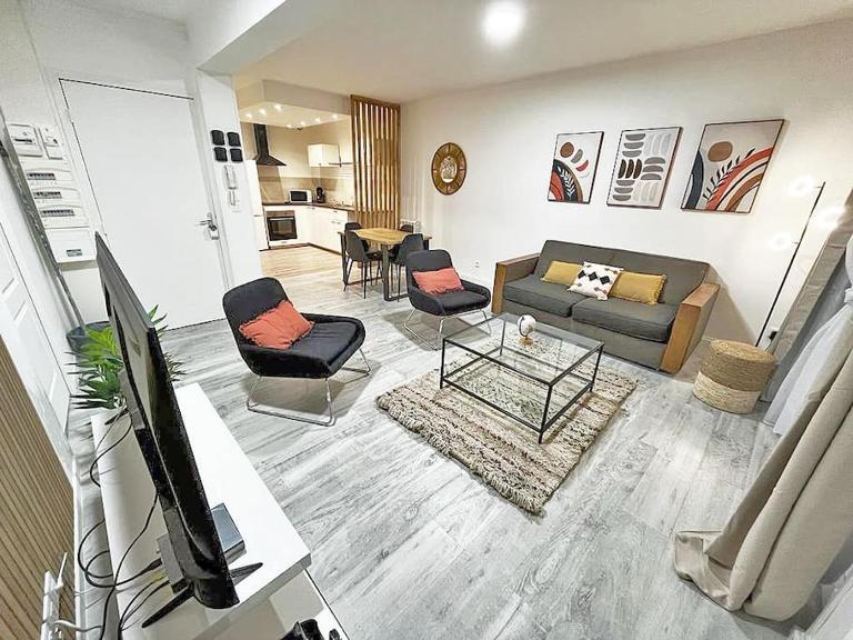 LeRelaisdOdile - Grand T2 * Spatieux * HyperCentre - Bed and Breakfast Cambrai
