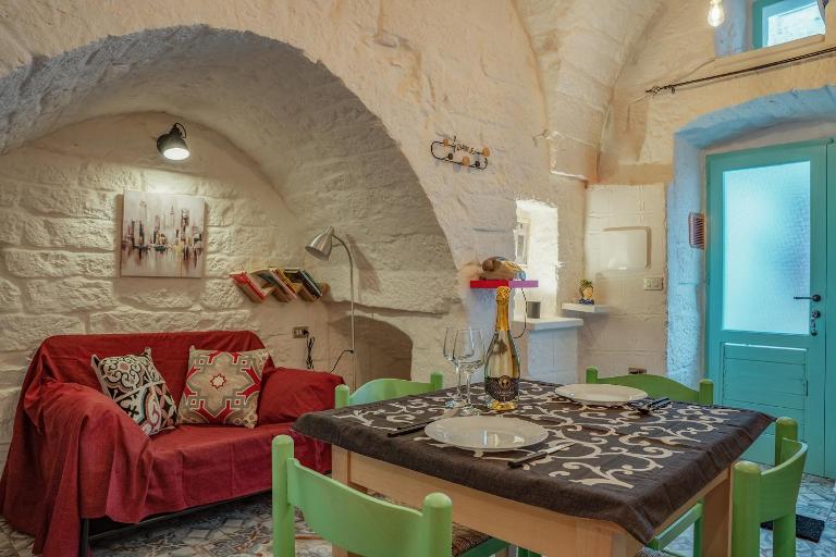 Casa Vacanze “House on the Left” - Bed and Breakfast Ceglie Messapica