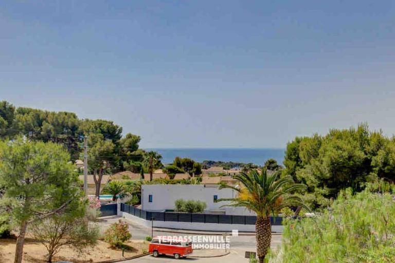 Très bel appartement Climatisé Terrasse et Vue Mer - B&B Bandol