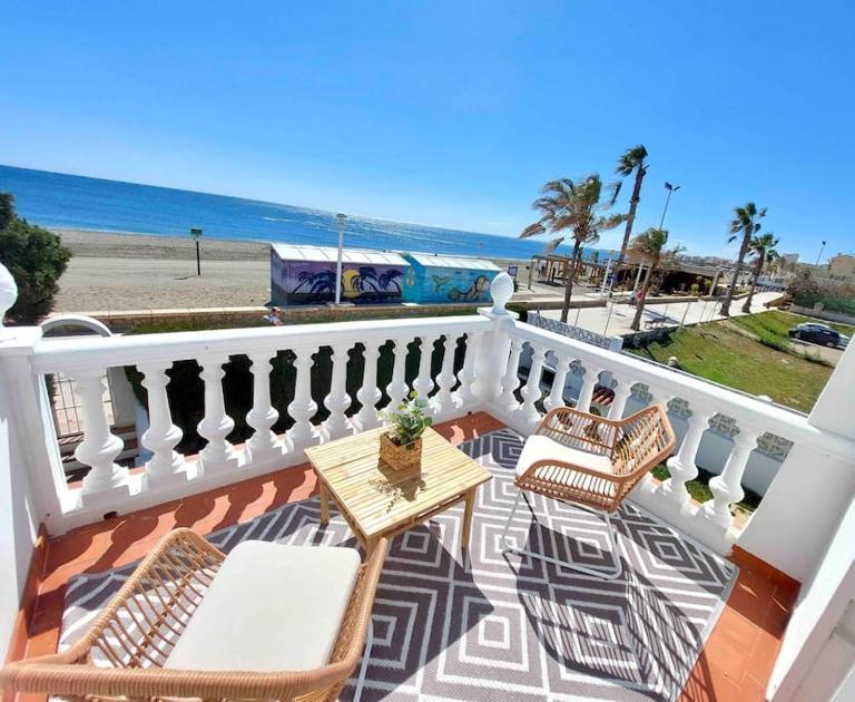 Caleta Beach House Villa Beatriz Sinese Design - Ferienwohnung Torre del Mar