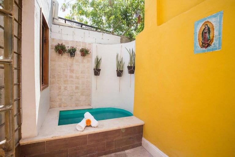 Casa Colonial Remodelada En El Barrio De Santa Ana - B&B Mérida