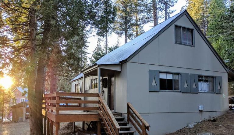 Cabin #6 - B&B Strawberry